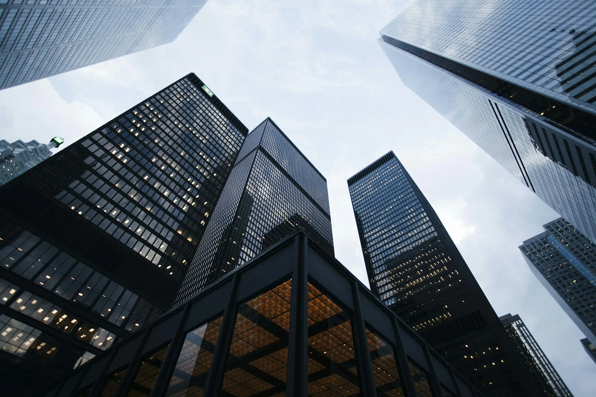 Commercial real estate building representing commercial mortgage opportunities